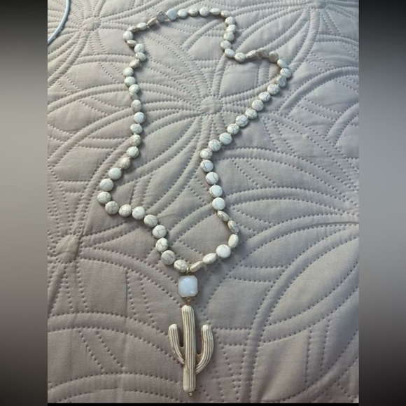 Western Cactus Natural Stone Howlite Beaded Necklace - Picture 9 of 9